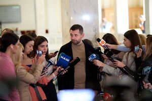 Арахамия сообщил, что не успевает провести все законопроекты в Раде