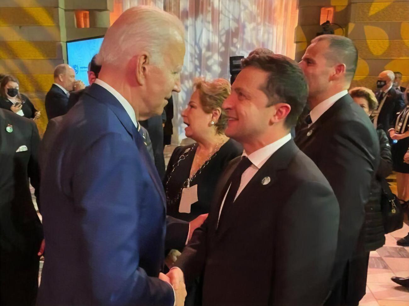 Зеленский сообщил о встрече с Байденом в Twitter