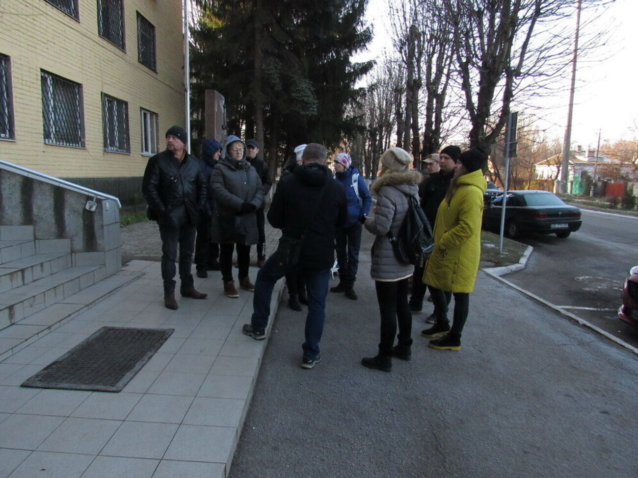 Местные активисты пришли к отделению полиции требовать открыть производство в связи с инцидентом