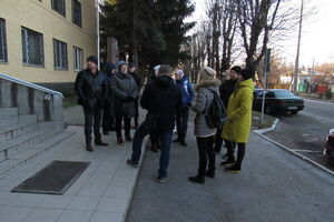 Местные активисты пришли к отделению полиции требовать открыть производство в связи с инцидентом