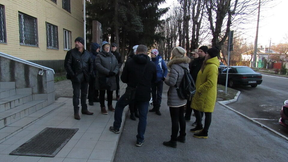 Местные активисты пришли к отделению полиции требовать открыть производство в связи с инцидентом