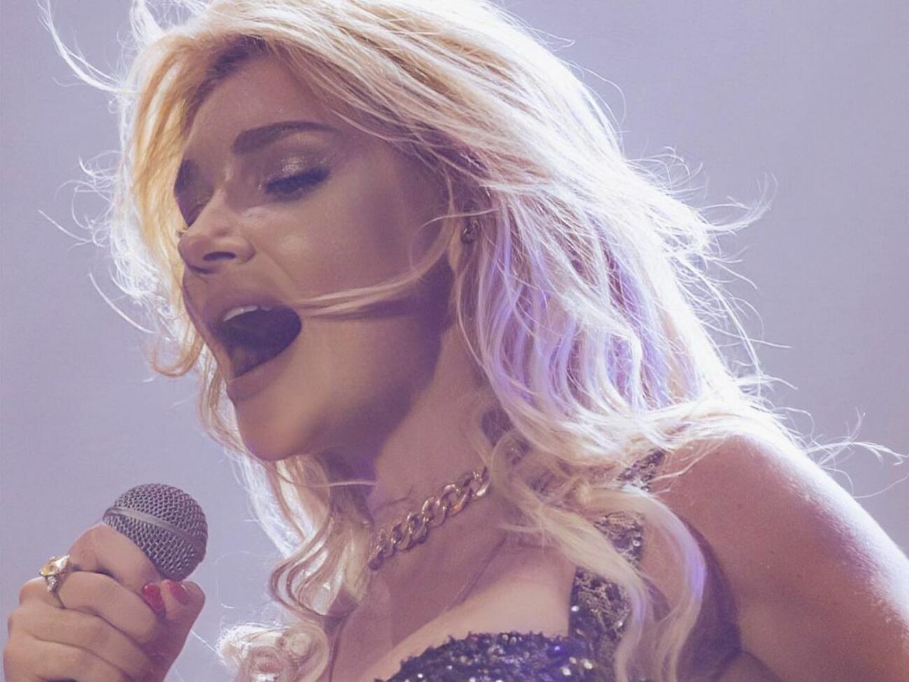 Миша Романова снялась в смелых позах