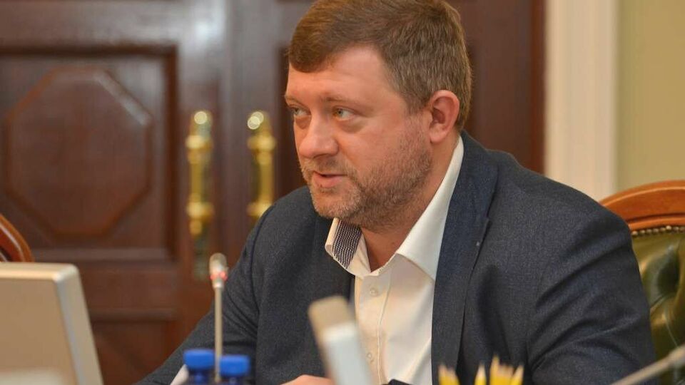 По словам первого вице-спикера ВР Александра Корниенко, 1 декабря в Киев будут свозить людей для участия в госперевороте