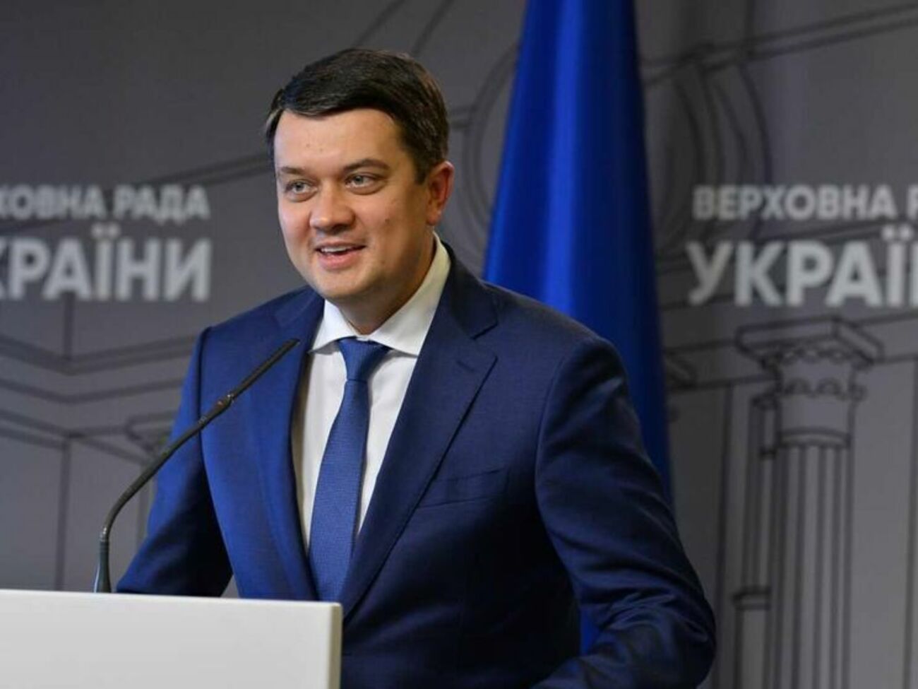 Разумков:&nbsp;Якщо голова партії про це не знає, можу провести невеличкий лікбез і можу порадити нормальний сейф, де можна зберігати заяви