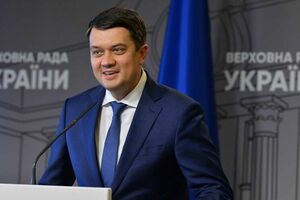 Разумков: Якщо голова партії про це не знає, можу провести невеличкий лікбез і можу порадити нормальний сейф, де можна зберігати заяви