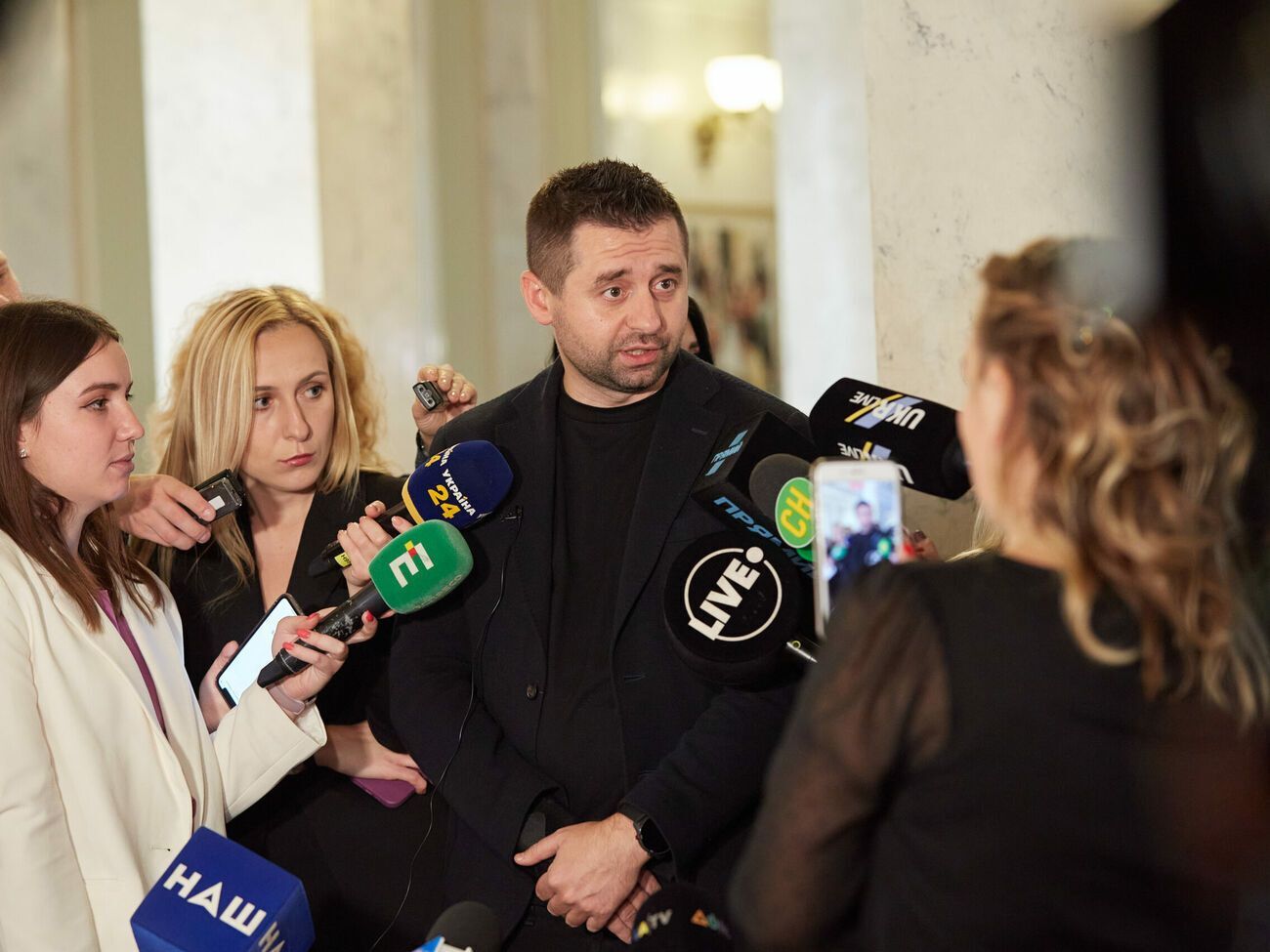 Арахамія: Це просто хтось прийняв гроші й почав працювати над тим, щоб виводити мажоритарників