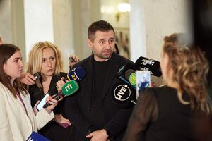 Арахамія: Це просто хтось прийняв гроші й почав працювати над тим, щоб виводити мажоритарників