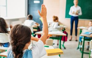 Зарплаты учителям в Украине повышают второй раз за год