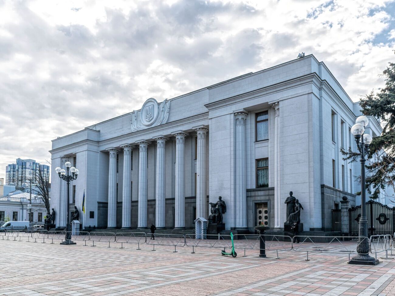 Согласно результатам опроса, в Верховную Раду проходят девять партий