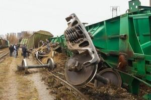 Унаслідок ініціативи Міністерства інфраструктури у найближчі сім років мають списати приблизно 57 тис. зношених вагонів та замінити їх на 46 тис. нових вагонів, збудованих в Україні