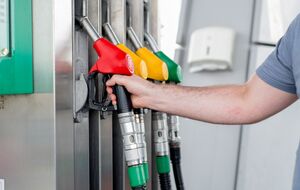 На ряде заправок продают по сути 92-й бензин по цене 95-го, отметили в Институте потребительских экспертиз