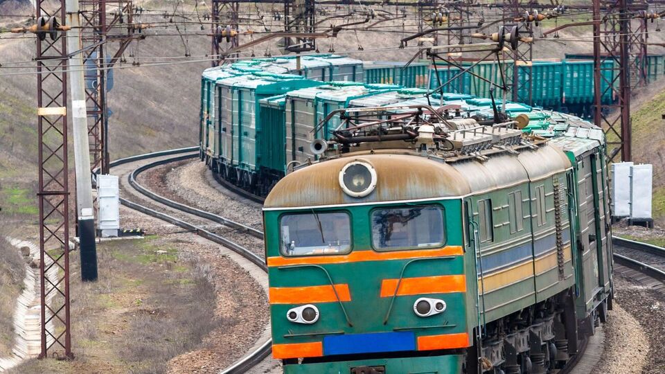 Около месяца назад начал действовать приказ МИУ №418, который уже поднял тарифы на перевозку грузов первого класса с 1 января 2022 года