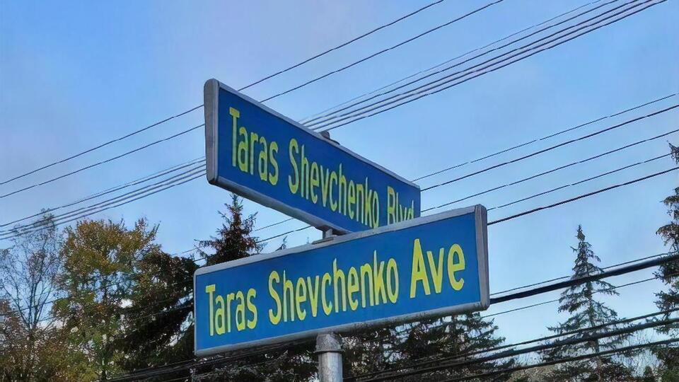 Рядом с перекрестком этих улиц расположены Украинский культурный центр и церковь