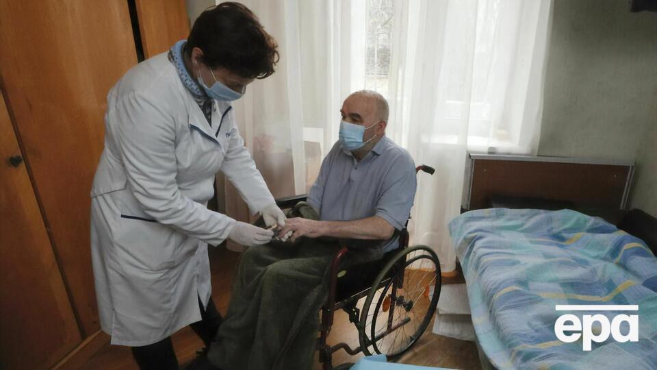 63,9% украинцев, заболевших COVID-19, лечились амбулаторно