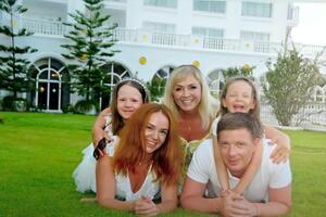 Донька Ауріки Ротару Анастасія (ліворуч знизу) навчається зараз на дизайнерських курсах