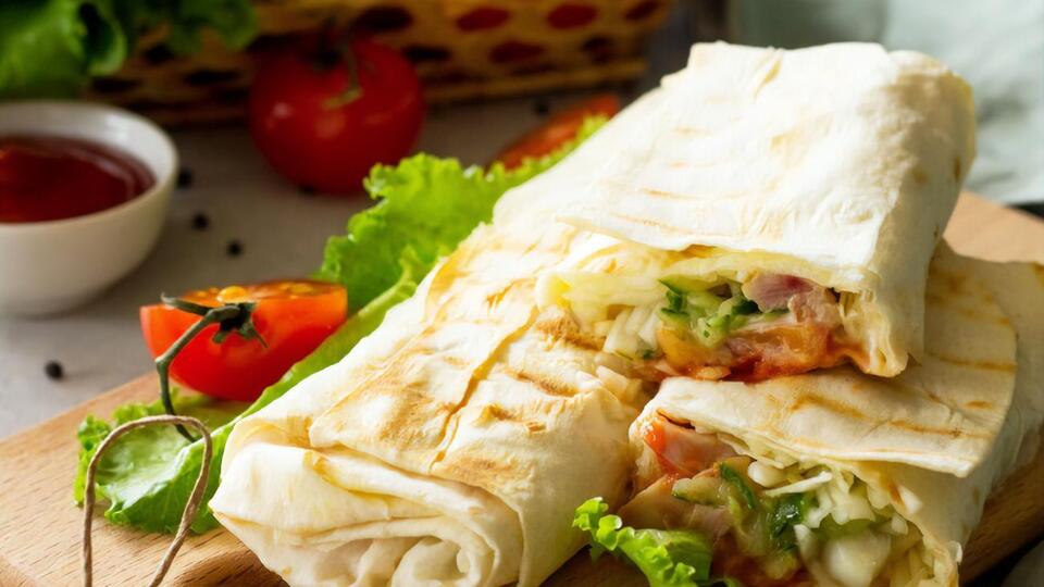 Домашню шаурму можна приготувати з будь-якою начинкою