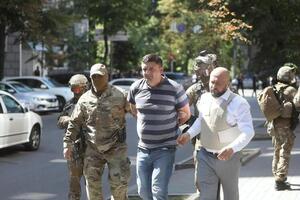 Суд сменил Прохничу (по центру) меру пресечения