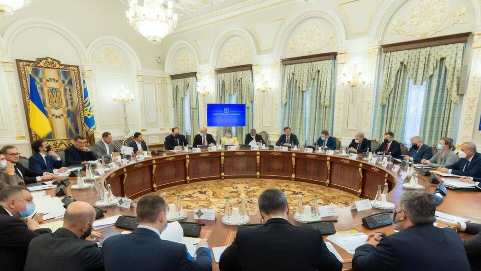 Аваков заявив, що на засіданнях РНБО матеріали щодо питань, які розглядали, могли роздавати за п'ять хвилин до голосування