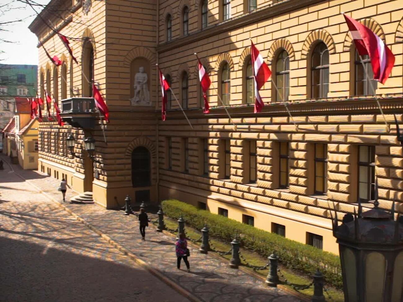 Поправки к закону о контроле за распространением COVID-19 принял&nbsp;Сейм Латвии