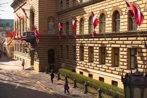 Поправки к закону о контроле за распространением COVID-19 принял Сейм Латвии