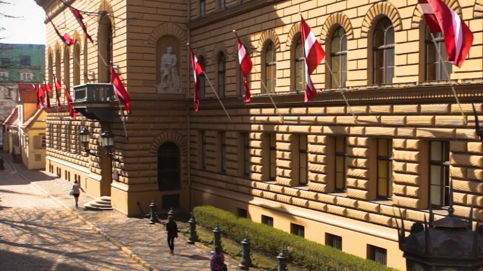 Поправки до закону про контроль за поширенням COVID-19 ухвалив Сейм Латвії