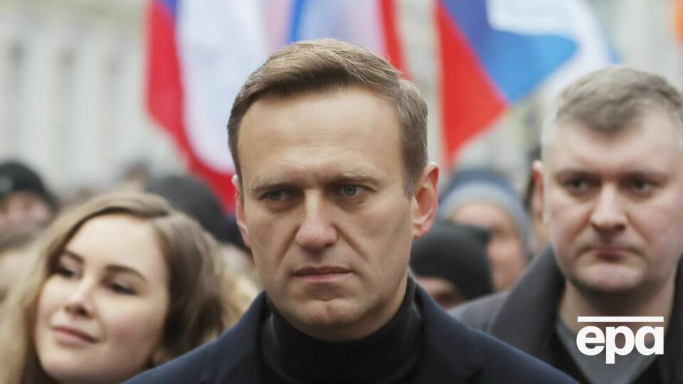 По словам заключенных, первые три дня после возвращения из тюремной больницы Навальному не давали спать