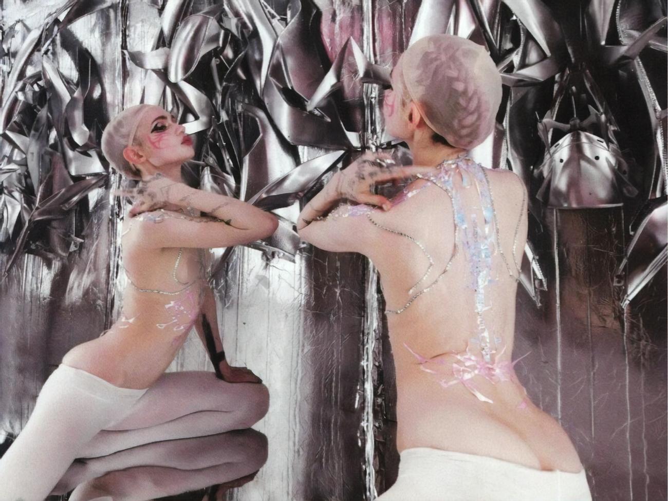 Дебютный альбом Граймс Geidi Primes&nbsp;вышел в 2010 году