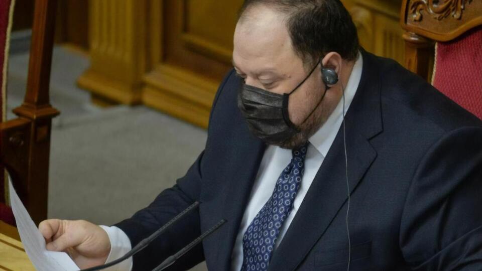 Колишній та нинішній спікери оскаржували право підписати закон про олігархів, у підсумку це зробив Стефанчук