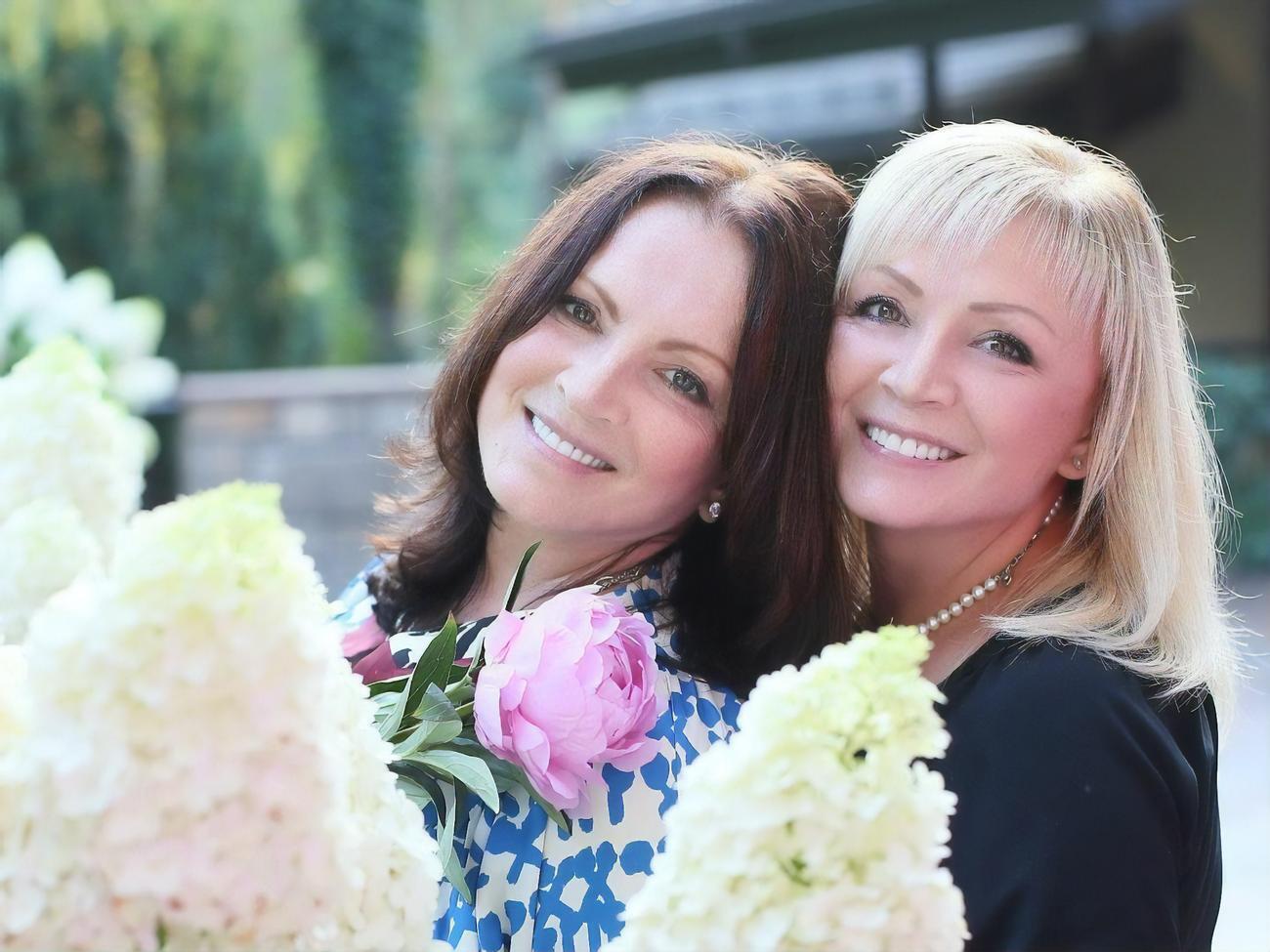 Ауріка Ротару: Соня (ліворуч) мене на кілька концертів забирала із собою. Так і пішло