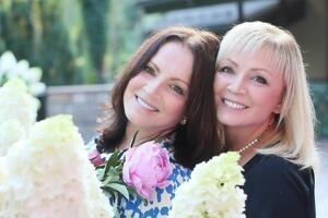 Ауріка Ротару: Соня (ліворуч) мене на кілька концертів забирала із собою. Так і пішло