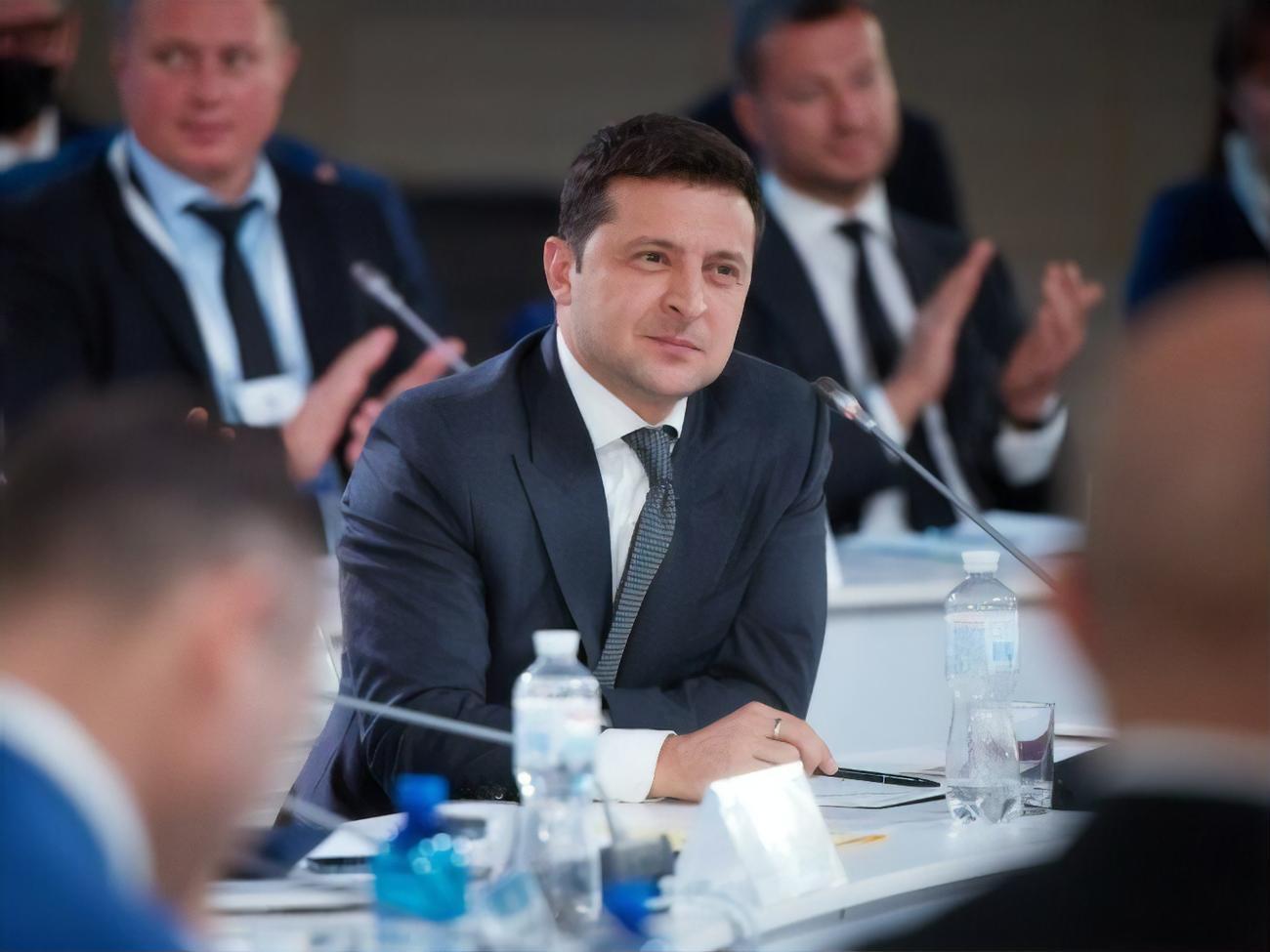 Зеленского готовы поддержать 25% украинцев, которые намерены голосовать и определились с выбором