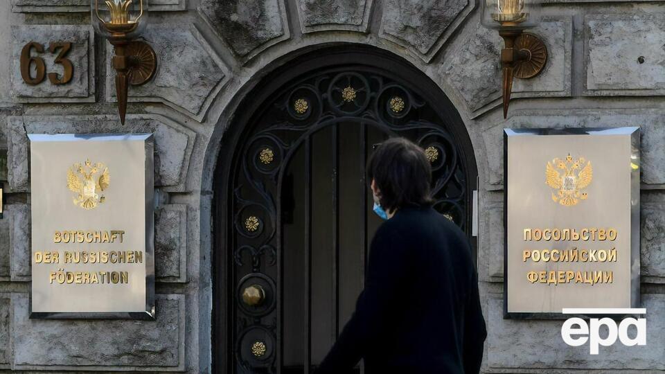 За інформацією Spiegel, німецькі спецслужби вважають, що загиблий дипломат співпрацював із ФСБ.