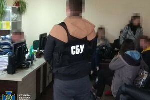 По данным следствия, в кол-центрах в две смены работали до 200 операторов
