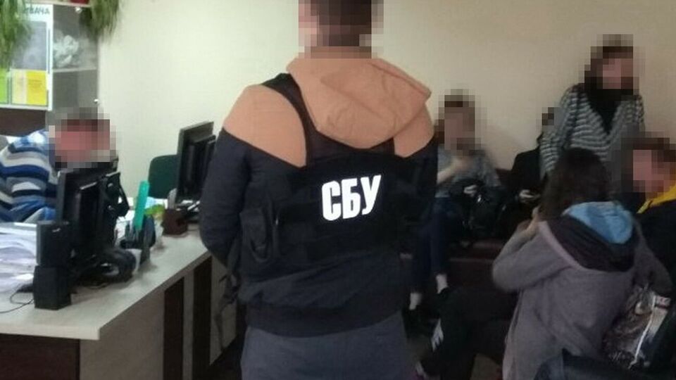 По данным следствия, в кол-центрах в две смены работали до 200 операторов