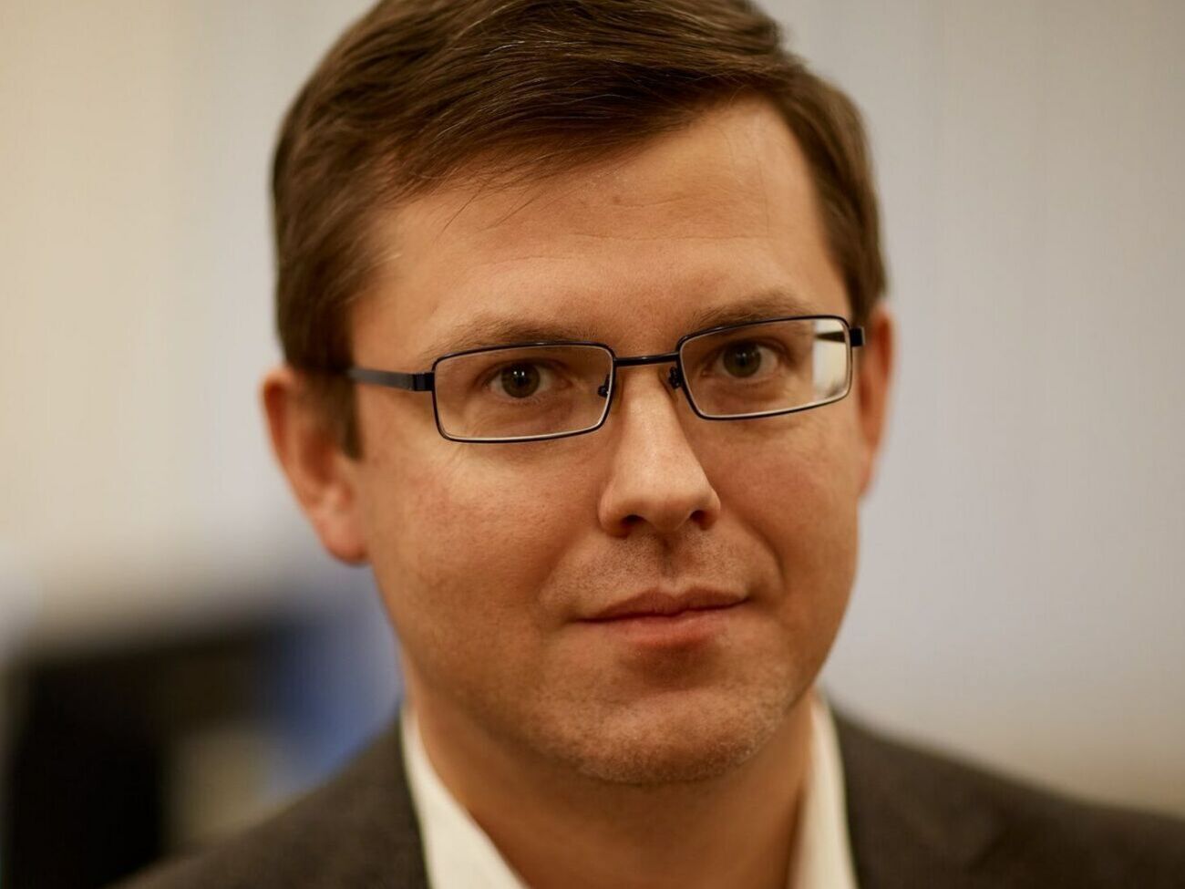 Закон об олигархах нужен Украине уже 15–20 лет. Если бы разделили политику и крупный бизнес, страна давно была бы материально обеспеченной