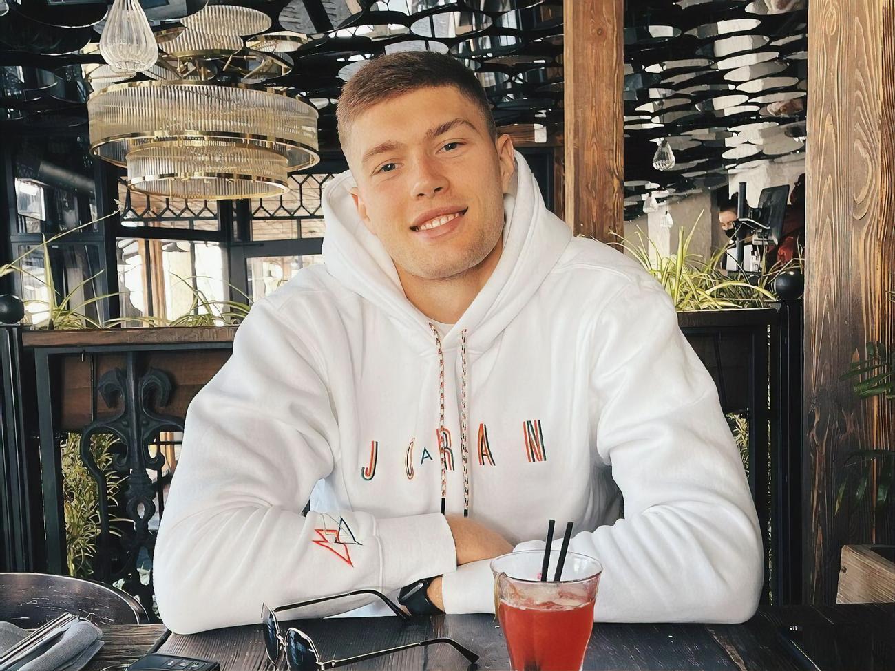 24-летний Артем Довбик женился в прошлом году