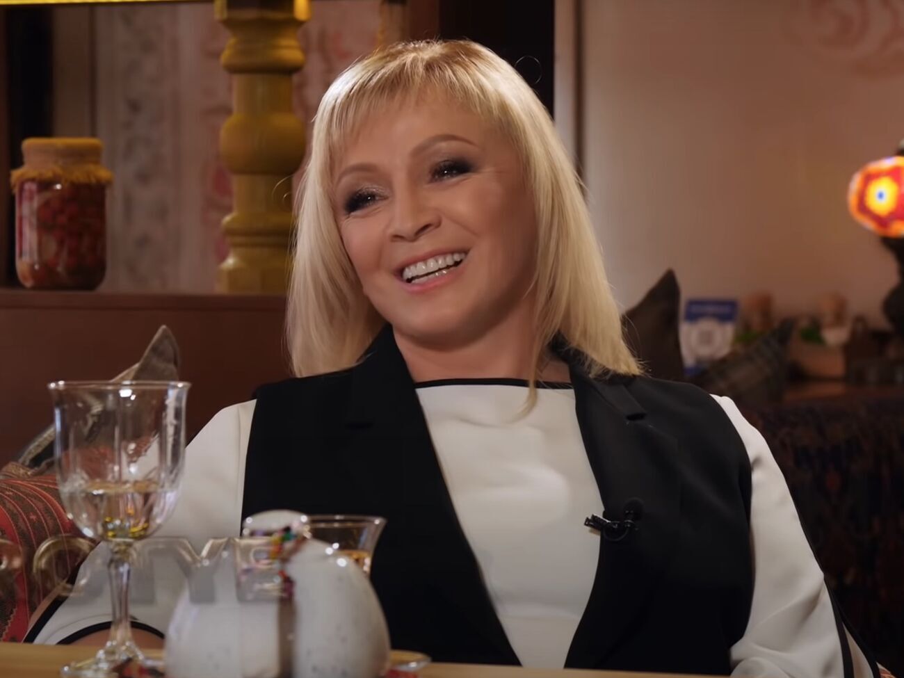 За словами Ауріки Ротару, часу їздити до салонів краси вона не має