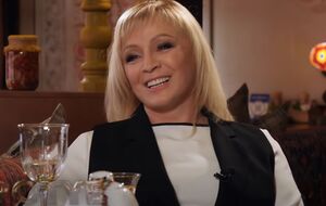 По словам Аурики Ротару, времени ездить в салоны красоты у нее нет