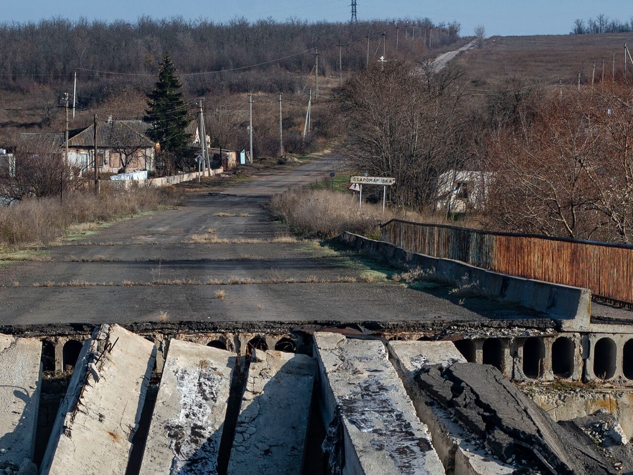 Военные помогли гуманитарной миссии доставить уголь в Старомарьевку