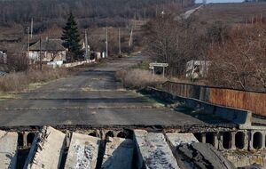 Военные помогли гуманитарной миссии доставить уголь в Старомарьевку