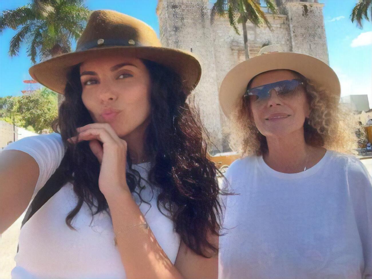 Настя Каменських із мамою Лідією Петрівною