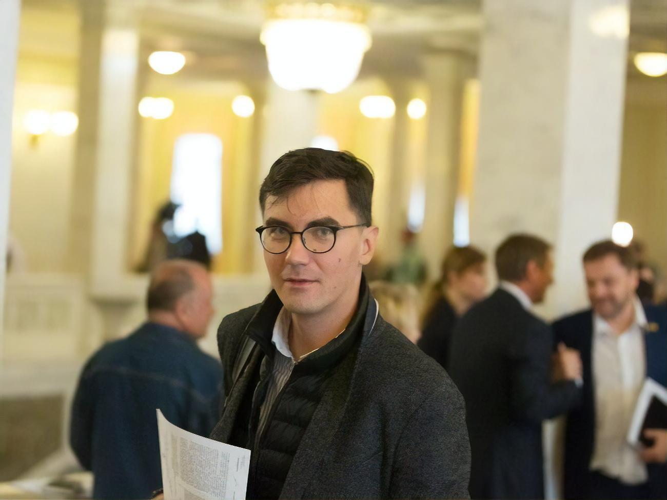 Мотовиловец: Если депутаты-списочники выходят из "Слуги народа", то пусть сдают мандат и идут на выборы