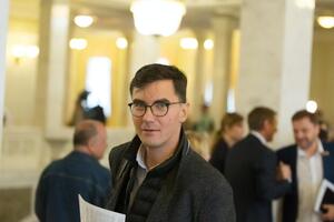 Мотовиловец: Если депутаты-списочники выходят из "Слуги народа", то пусть сдают мандат и идут на выборы