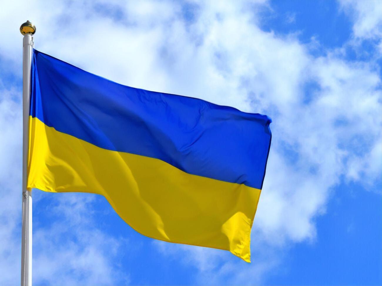 Мужчина, убегая от охранников, выбросил флаг