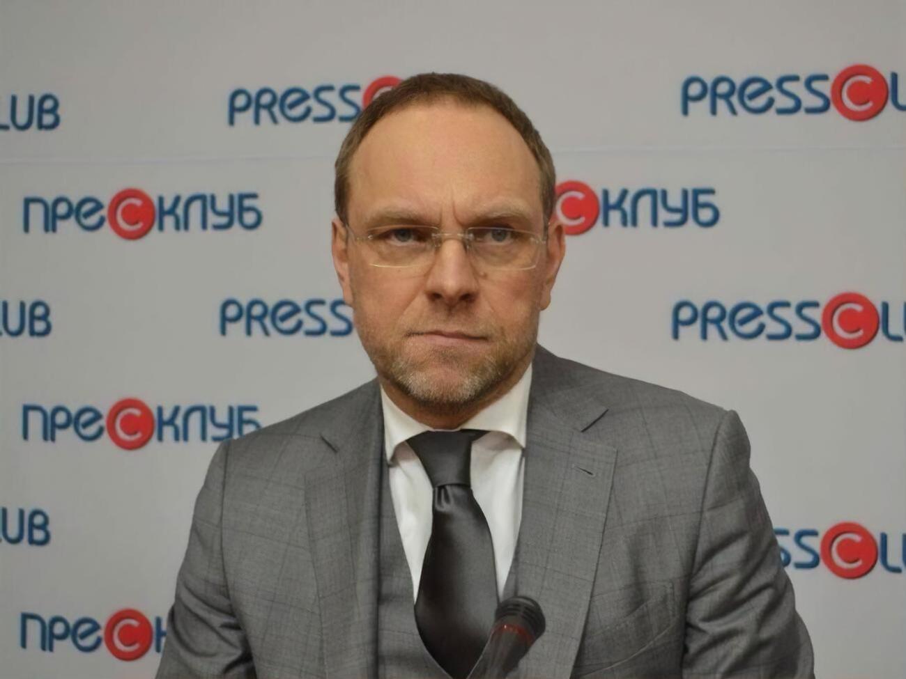 Власенко (на фото) заявив, що "Укрзалізниця" дає змогу Лещенку купувати собі елітну нерухомість