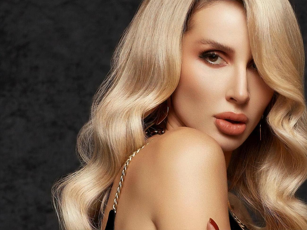 "Вона мені як матуся", &ndash; заявила Лобода про свою фанатку, яка тепер працює адміністраторкою співачки