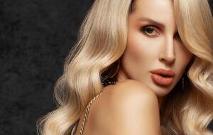 "Вона мені як матуся", – заявила Лобода про свою фанатку, яка тепер працює адміністраторкою співачки