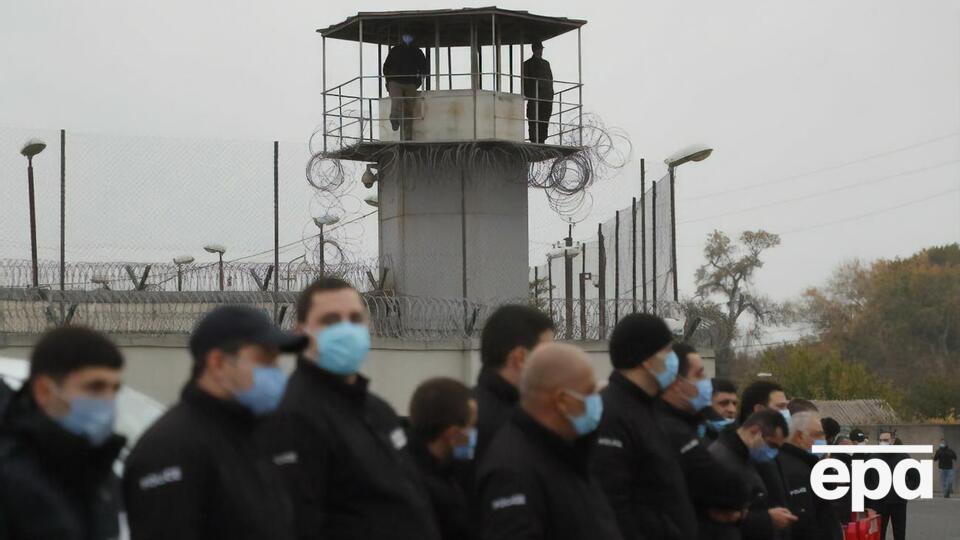 Колонію охороняли силовики