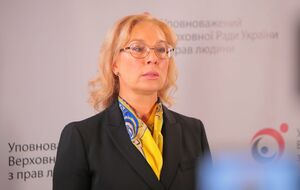 Денисова считает, что с девочкой "нужно пообщаться"