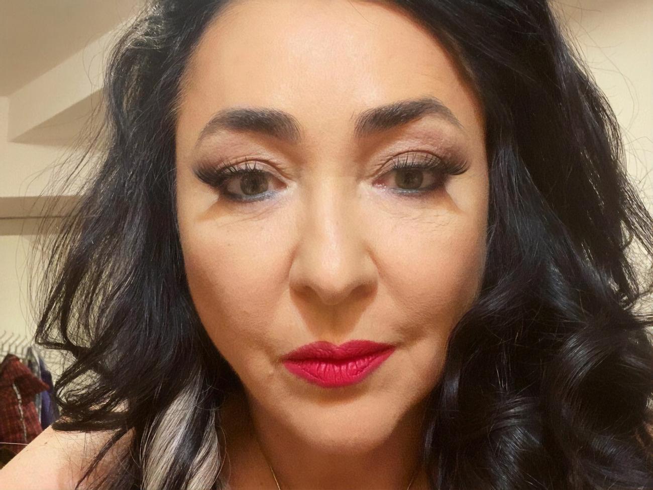 Лолита поплавала перед камерой